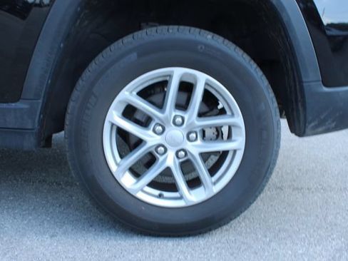 Used 2025 Jeep Grand Cherokee Laredo X AWD/4WD image 35