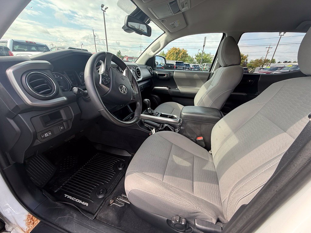 Used 2018 Toyota Tacoma SR5 AWD/4WD image 12