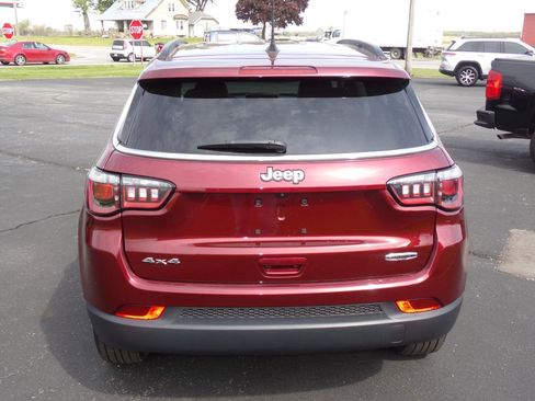Used 2022 Jeep Compass Latitude AWD/4WD image 4