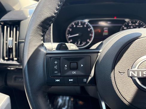 Used 2024 Nissan Pathfinder SV image 19