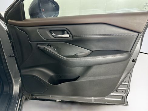 Used 2023 Nissan Rogue SV w/ SV Premium B Package FWD image 32