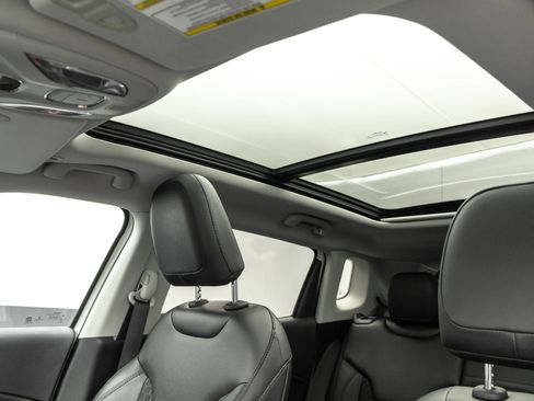 Used 2018 Jeep Compass Latitude image 29