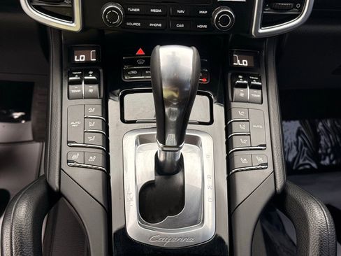 Used 2017 Porsche Cayenne Platinum Edition AWD/4WD image 22