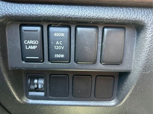 Used 2021 Nissan Titan Platinum Reserve w/ Moonroof Package AWD/4WD image 25