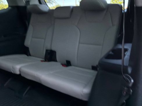 Used 2024 Kia Telluride EX w/ EX Captain's Chair Package FWD image 13