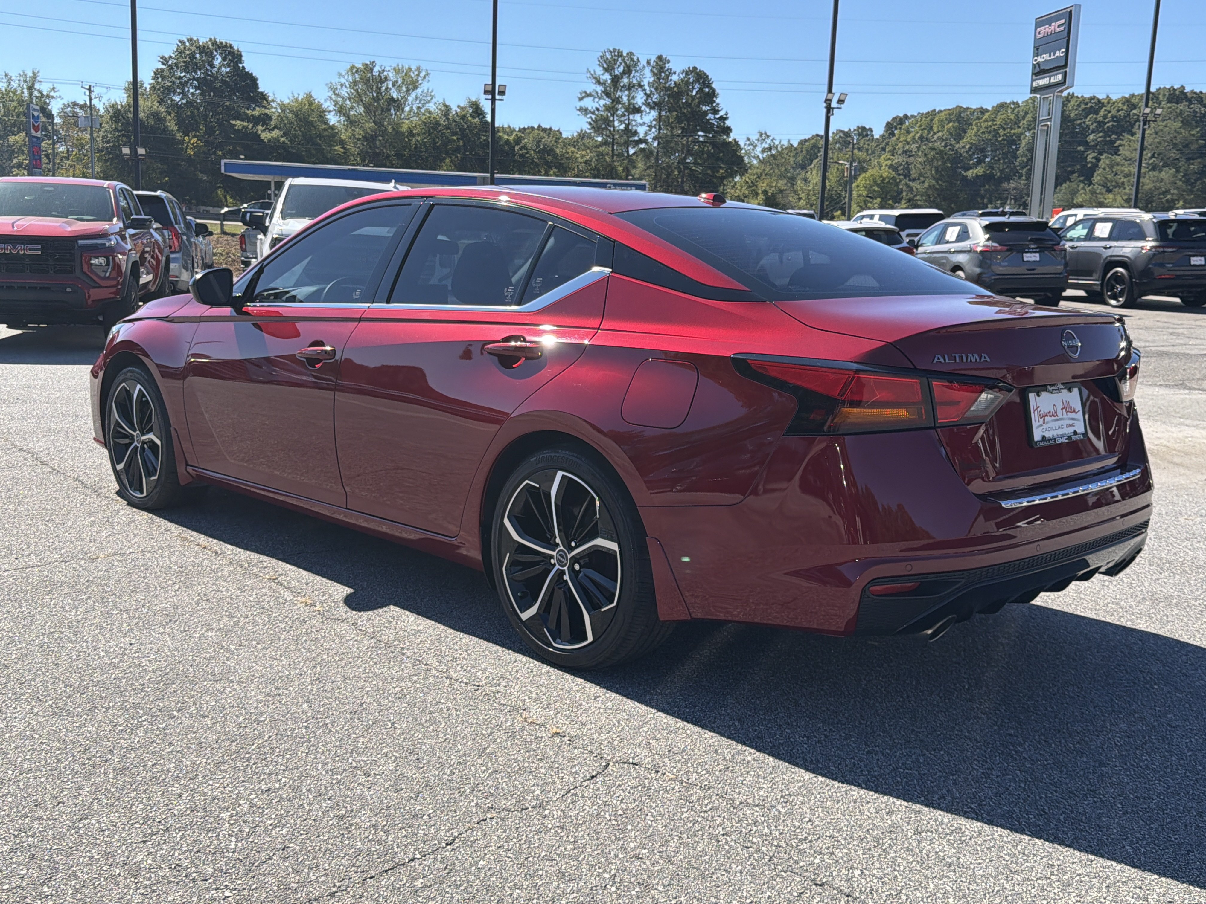 Used 2023 Nissan Altima 2.5 SR w/ SR Premium Package FWD image 10