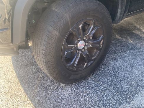 Used 2023 GMC Canyon Elevation image 8