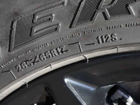 Used 2021 Chevrolet Colorado ZR2 w/ ZR2 Dusk Special Edition image 44