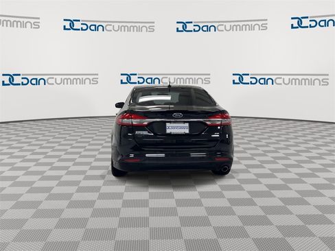 Used 2017 Ford Fusion SE w/ Fusion SE Technology Package image 7