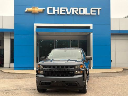 Used 2020 Chevrolet Silverado 1500 Custom w/ Custom Value Package AWD/4WD image 1