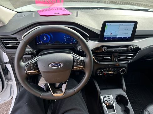 Used 2022 Ford Escape Titanium image 17