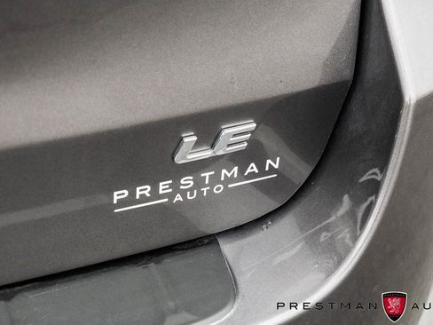 Used 2018 Toyota Sienna LE image 5