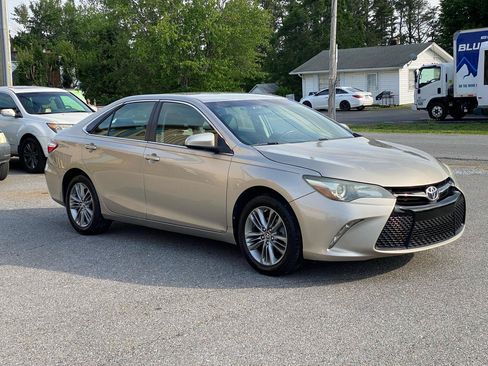 Used 2016 Toyota Camry SE FWD image 4