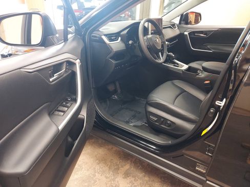 Used 2023 Toyota RAV4 XLE Premium image 13