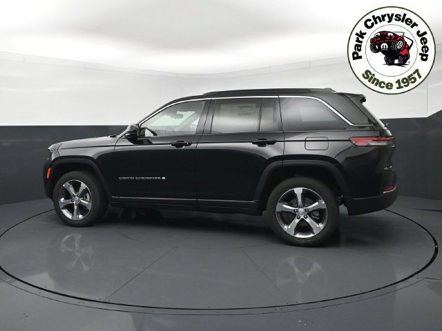 New 2026 Jeep Grand Cherokee Limited w/ Luxury Tech Group II AWD/4WD image 3