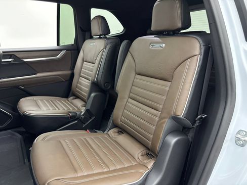 New 2027 GMC Acadia Denali Ultimate w/ LPO, Floor Liner Package AWD/4WD image 48