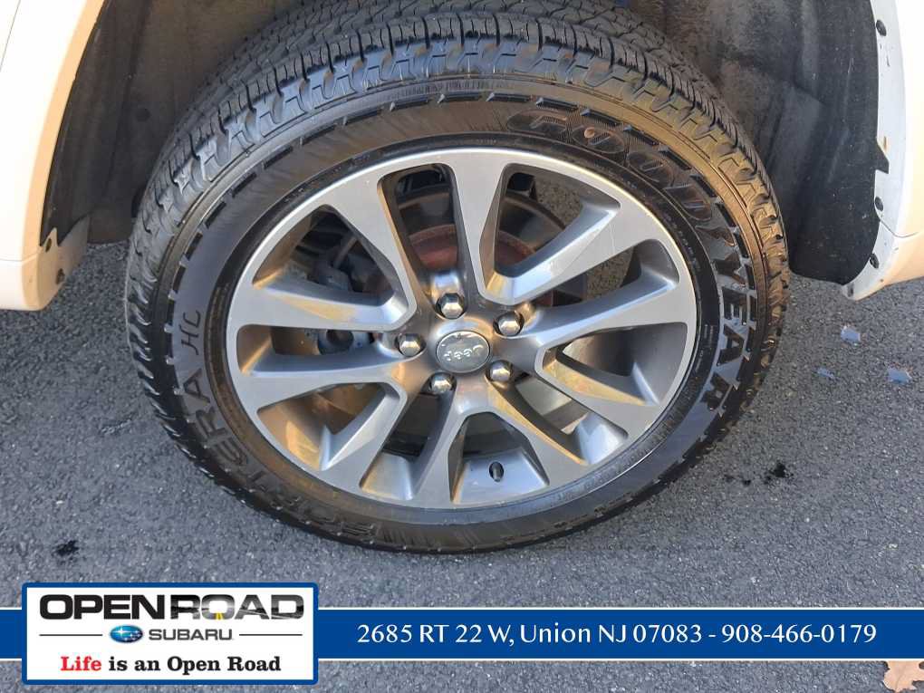 Used 2018 Jeep Grand Cherokee Overland AWD/4WD image 12