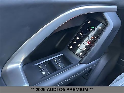 Used 2025 Audi Q5 Premium w/ Convenience Package image 24