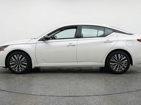 Used 2025 Nissan Altima 2.5 SV FWD image 5