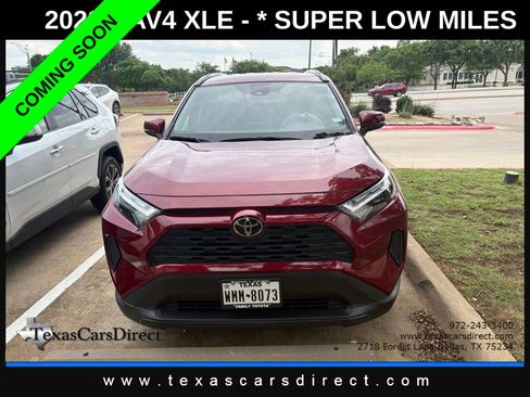 Used 2022 Toyota RAV4 XLE FWD image 2