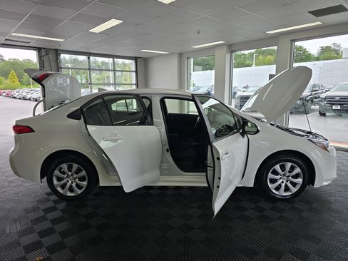 Used 2026 Toyota Corolla LE FWD image 16