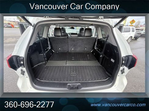 Used 2019 Toyota Highlander XLE image 18