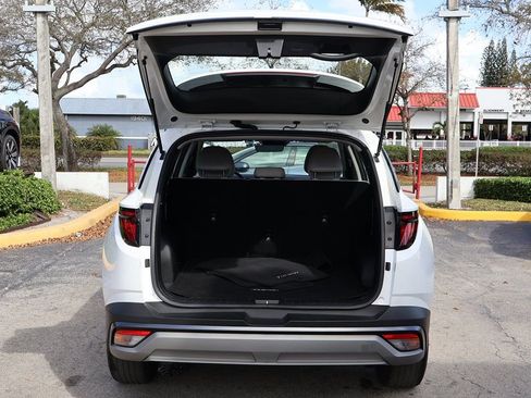 Used 2025 Hyundai Tucson SE image 17