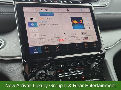 Used 2023 Jeep Grand Cherokee Limited w/ Luxury Tech Group II AWD/4WD image 18