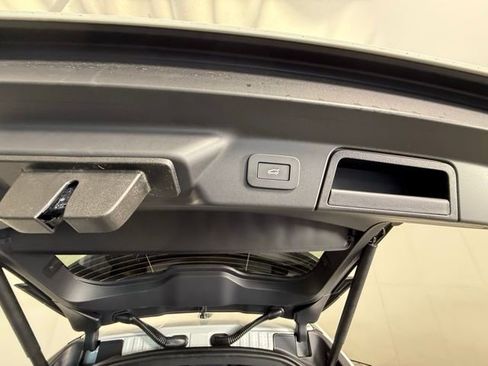 Used 2026 Land Rover Range Rover Velar Dynamic SE image 14