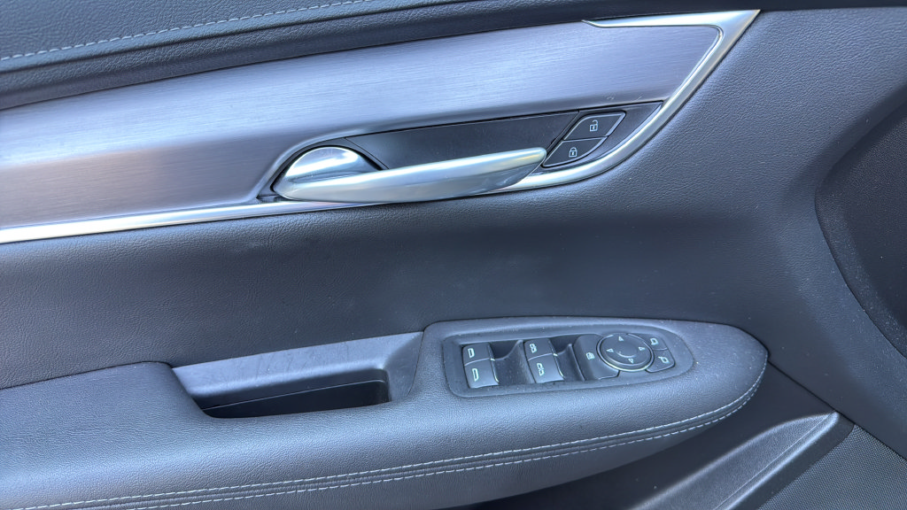 Certified 2025 Cadillac XT5 Luxury FWD image 18