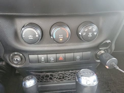 Used 2014 Jeep Wrangler Unlimited Rubicon AWD/4WD image 14