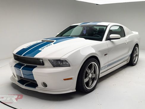 Used 2011 Ford Mustang GT Premium w/ Security Pkg RWD image 7