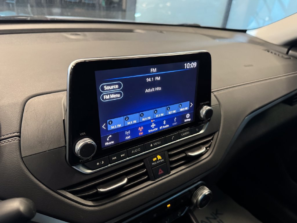 Used 2021 Nissan Altima 2.5 SV w/ SV Premium Package FWD image 13