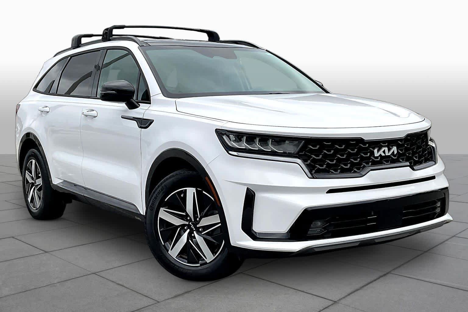 Used 2023 Kia Sorento EX w/ Panoramic Sunroof Package FWD image 3
