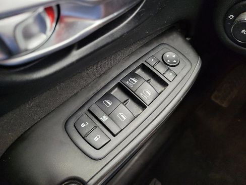 Used 2014 Jeep Cherokee Latitude w/ Comfort/Convenience Group AWD/4WD image 27