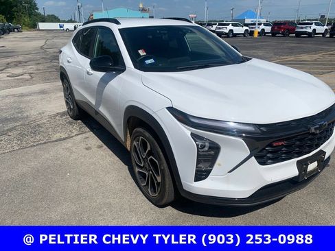 Used 2025 Chevrolet Trax RS w/ Driver Confidence Package FWD image 1