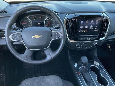 Used 2021 Chevrolet Traverse LT image 11