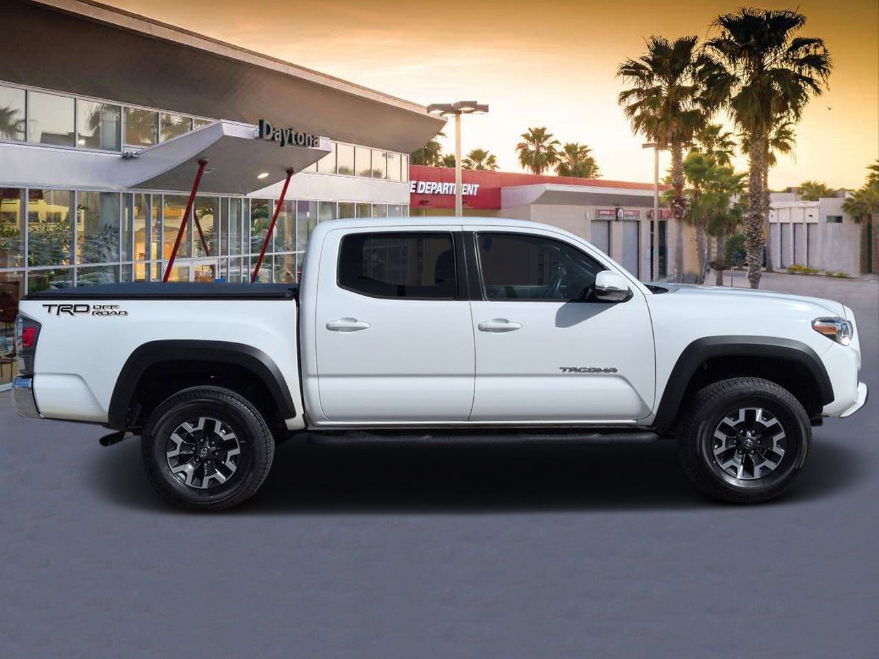 Used 2022 Toyota Tacoma TRD Off-Road RWD image 2