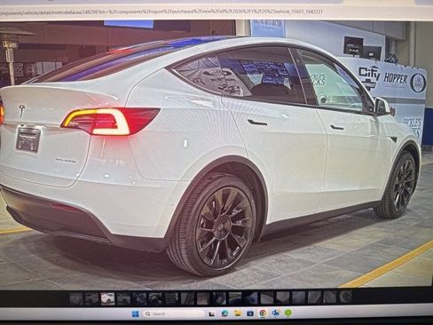 Used 2022 Tesla Model Y Long Range image 4