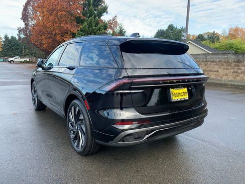 New 2026 Lincoln Nautilus Reserve image 3