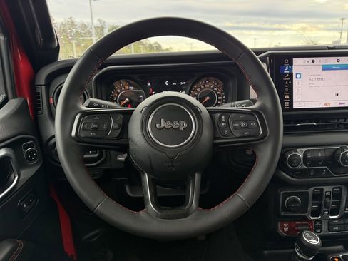 Used 2024 Jeep Gladiator Rubicon w/ Technology Group image 14