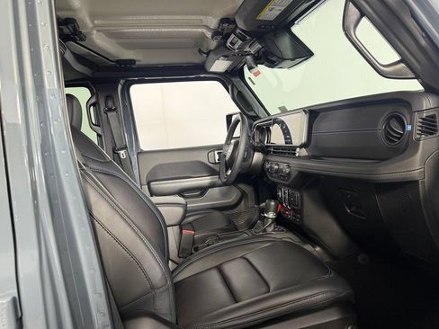 Used 2025 Jeep Wrangler Unlimited Rubicon 4xe w/ Technology Group AWD/4WD image 35