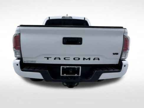 Certified 2022 Toyota Tacoma TRD Off-Road w/ Technology Package AWD/4WD image 8