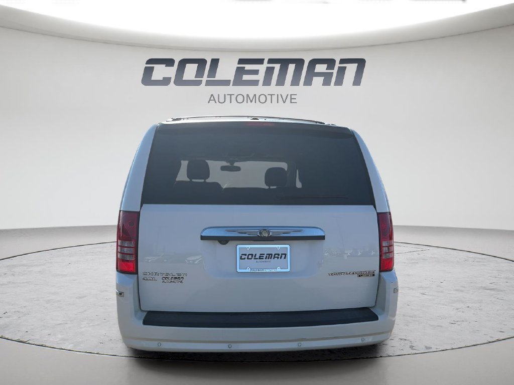 Used 2010 Chrysler Town & Country Limited w/ Entertainment Group #3 FWD image 4