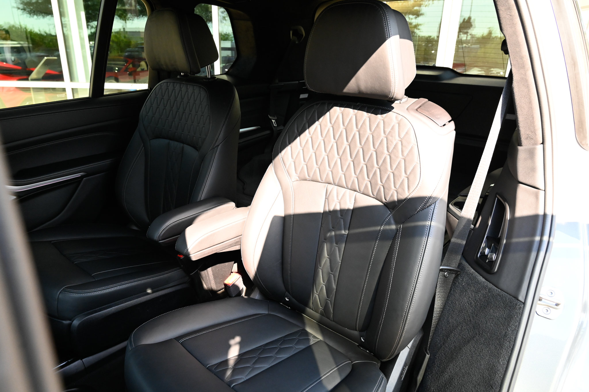 Used 2023 BMW X7 M60i w/ Executive Package AWD/4WD image 38