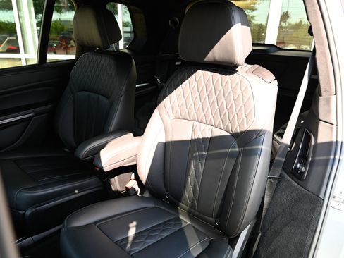 Used 2023 BMW X7 M60i w/ Executive Package AWD/4WD image 38