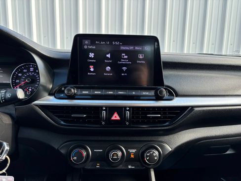 Used 2022 Kia Forte LXS w/ LXS Technology Package FWD image 30