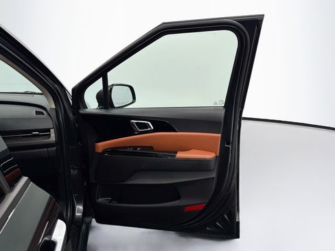 Used 2024 Kia Carnival SX FWD image 33