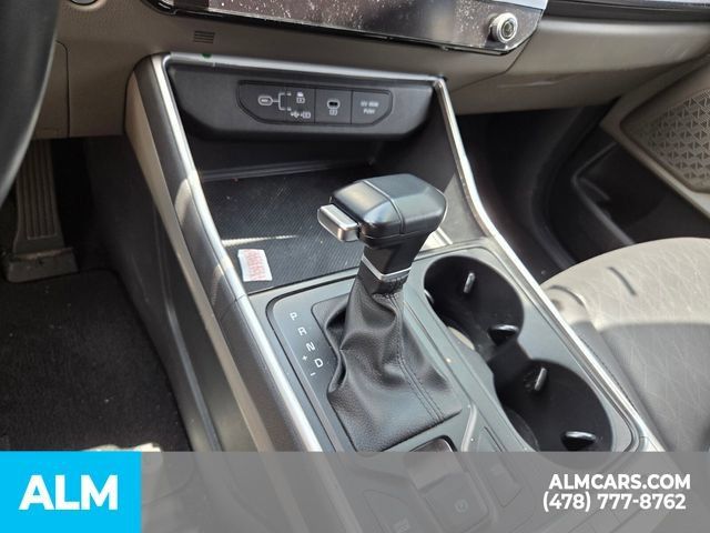 Used 2025 Kia Carnival FWD image 9