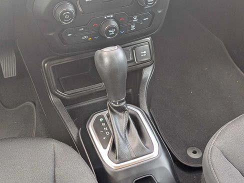 Certified 2020 Jeep Renegade Altitude FWD image 27